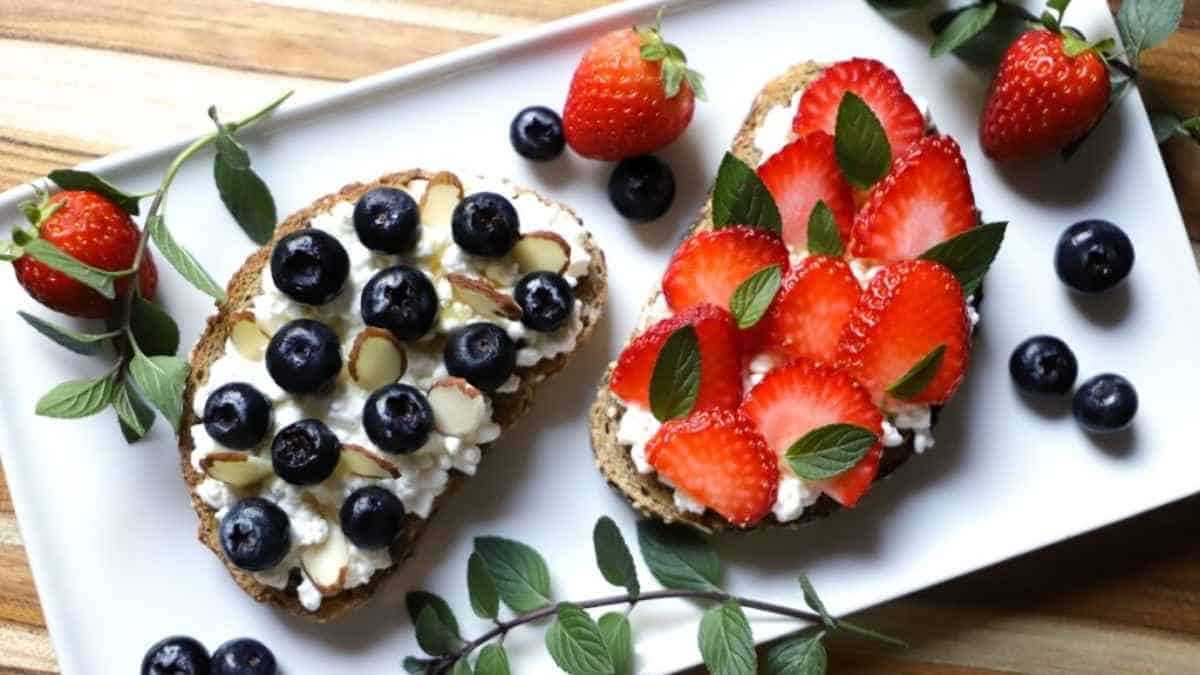 Cottage Cheese Toast With Fruits. 