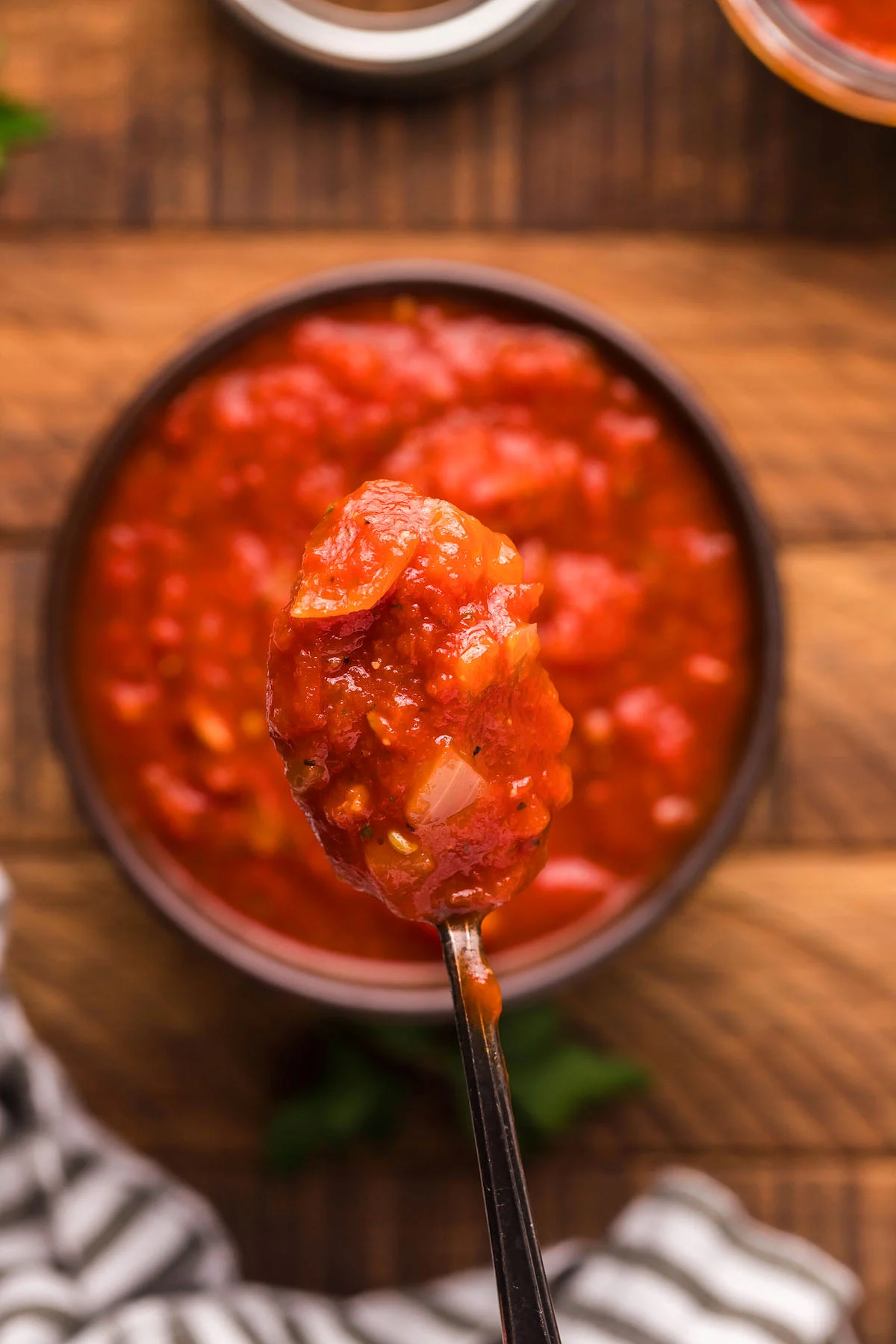 Food blogger, Bella Bucchiotti of xoxoBella, shares a recipe for a homemade Italian garlic marinara sauce. You will love this marinara recipe! 
