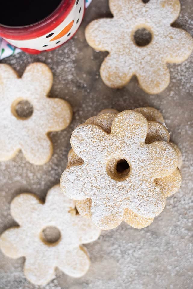 Food blogger, Bella Bucchiotti of xoxoBella shares more of her favourite Christmas cookies for your holiday baking or Christmas baking this year. These Italian cookies are known as canestrelli cookies and a holiday tradition. 
