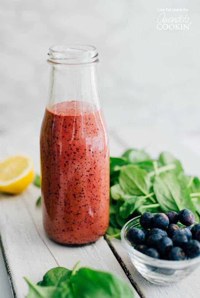 Blueberry Vinaigrette Dressing / This blueberry vinaigrette salad dressing is ready in just 5 minutes and requires only a handful of ingredients. Creamy, velvety blueberry dressing.
