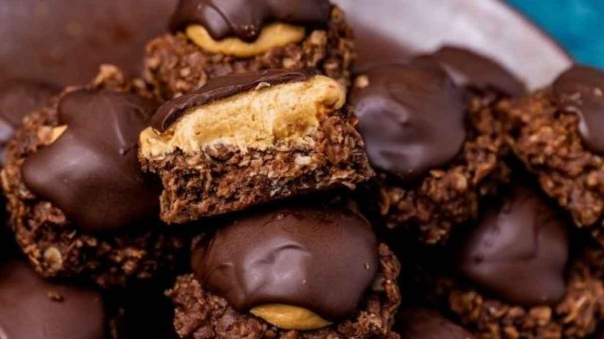 Chocolate peanut butter cookies on a plate.