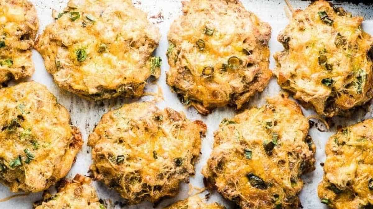 A baking sheet full of cheesy, cheesy, cheesy, cheesy,.