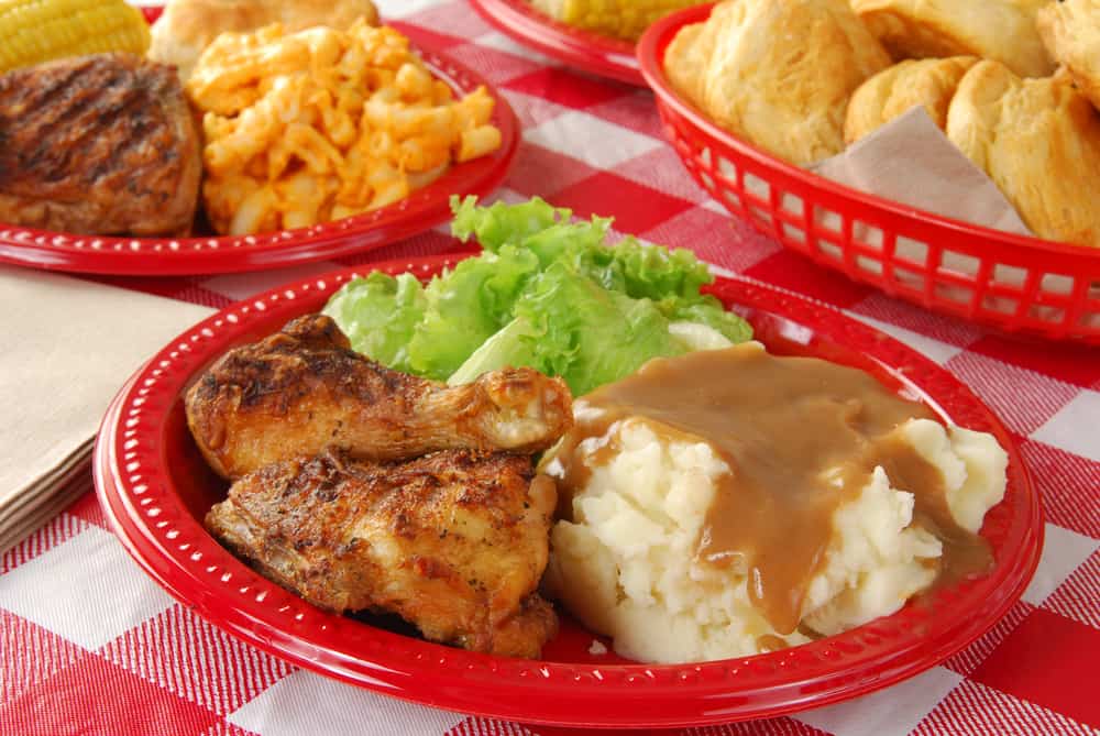 mashed potatoes with gravy and chicken