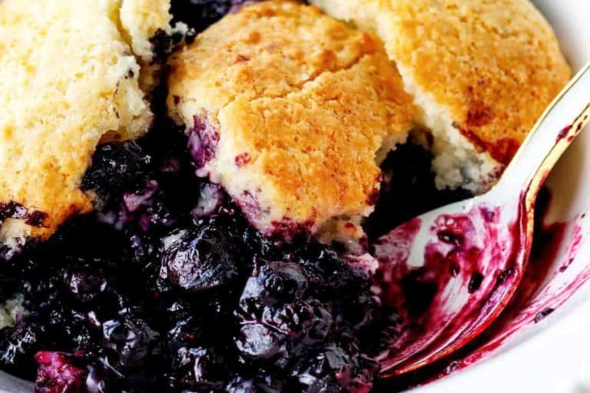 Blueberry Cobbler (Old Fashioned Easy Recipe). 