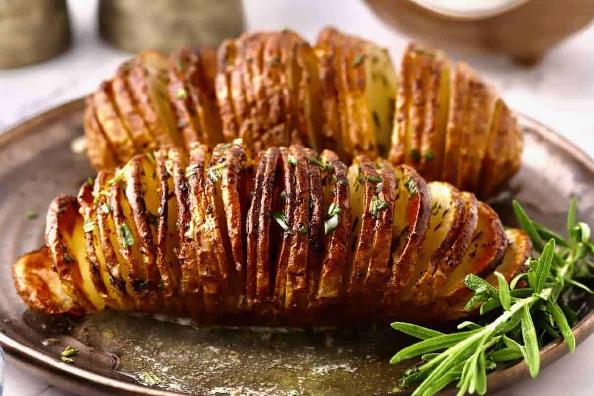 Easy Air Fryer Hasselback Potatoes. 