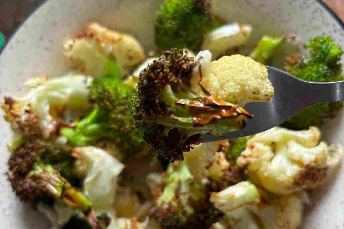 Easy Air Fryer Broccoli And Cauliflower. 