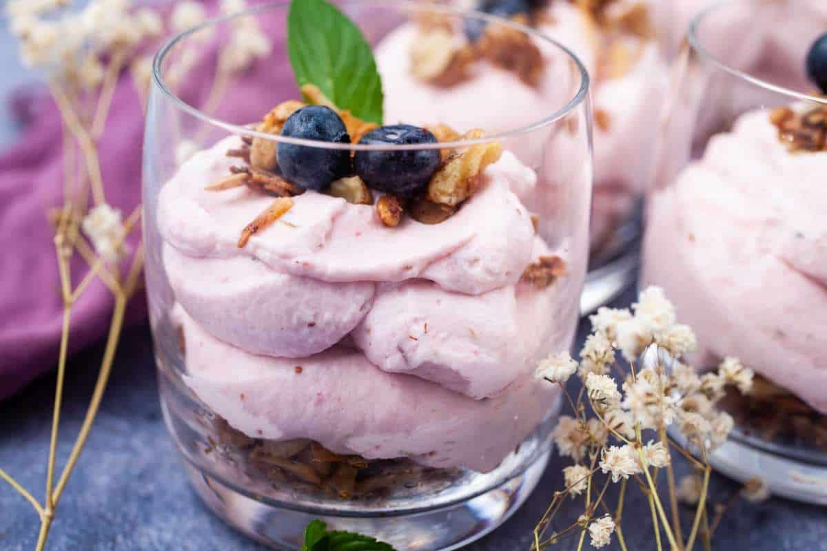 Low Carb No-Bake Cheesecakes In Cups (Keto-Friendly). 