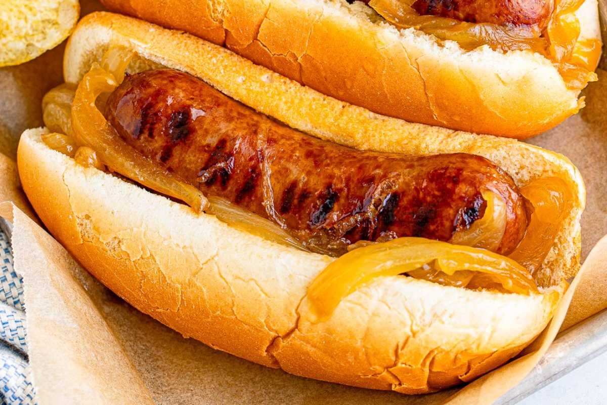 Slow Cooker Recipes with Less Than 10 Ingredients 20 Slow Cooker Beer Brats Recipe with Onions.