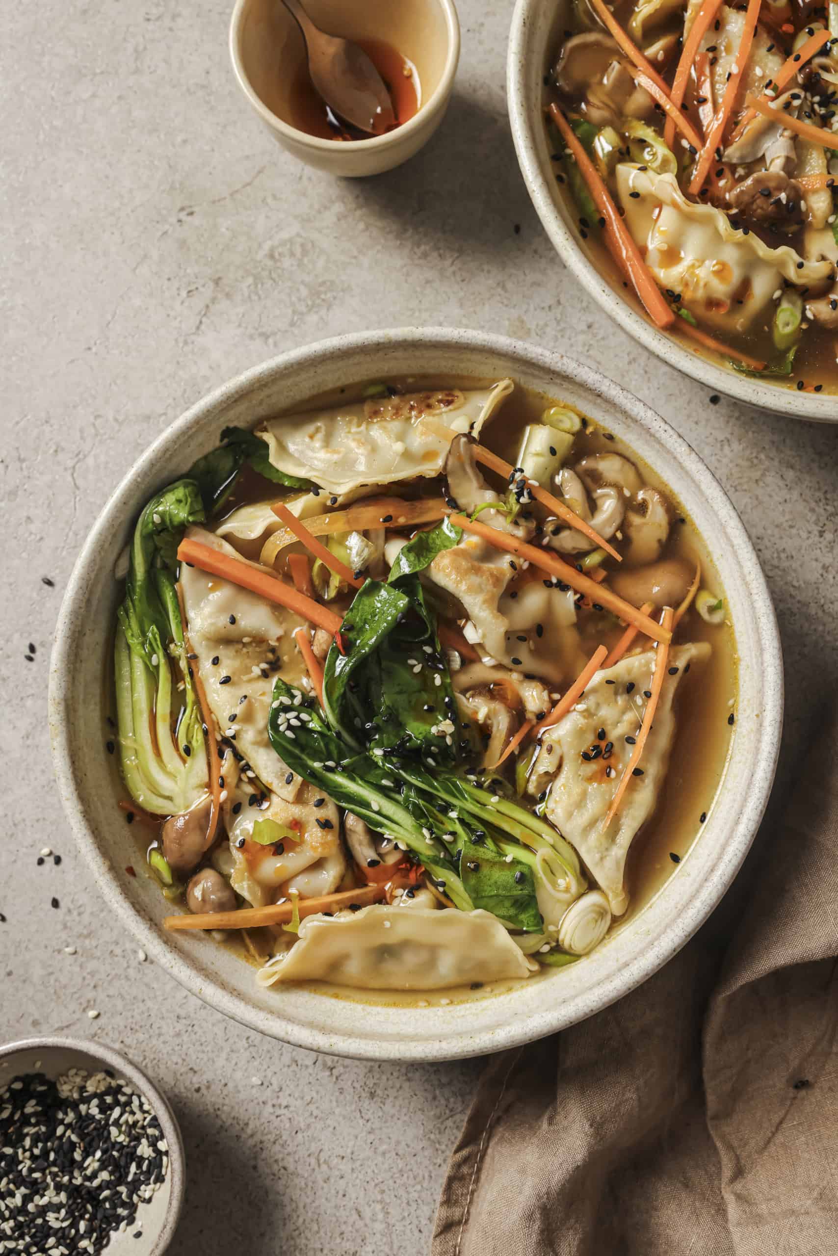 Potsticker -Suppe in einer Schüssel