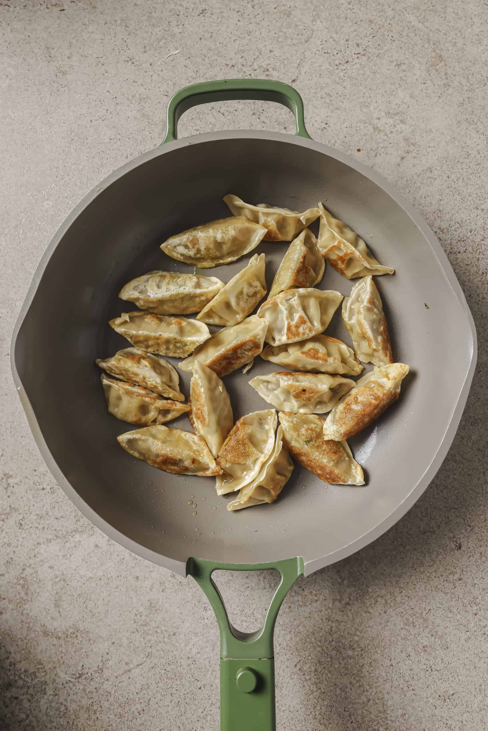 Potstickers im niederländischen Ofen