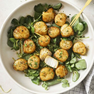 air fryer scallops on lettuce