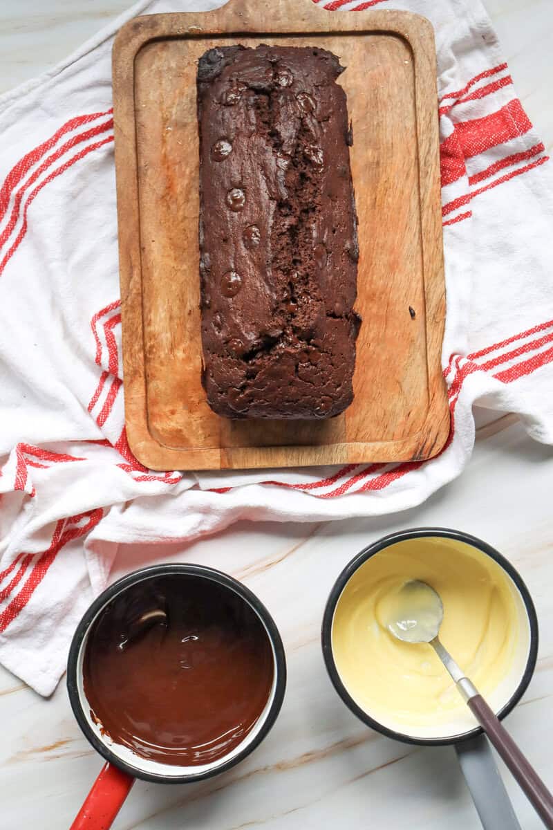 chocolate and white chocolate frosting on the side of the cake