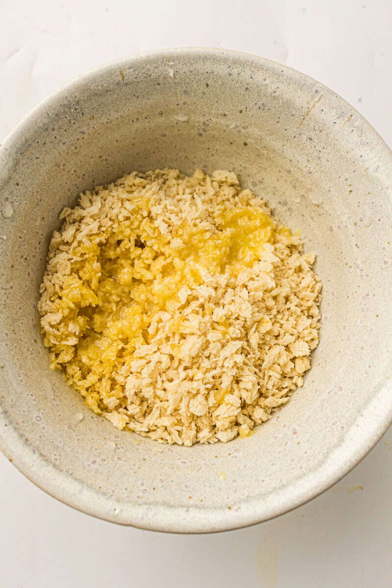 breadcrumbs with butter for topping macaroni and cheese