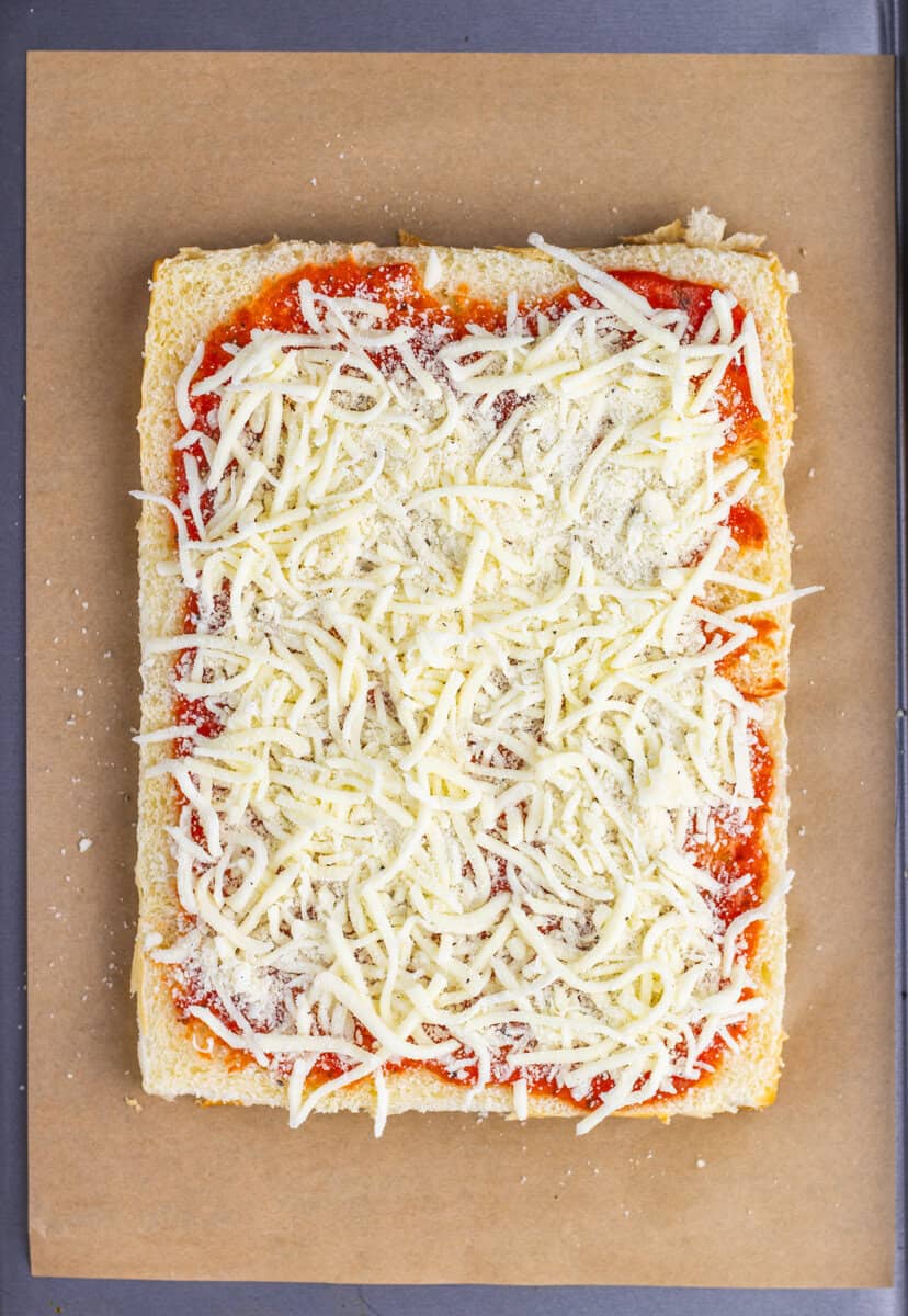 mozzarella cheese on rolls for pizza sliders