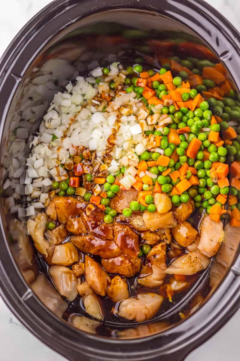 chicken rice sauce and vegetables in the crock pot