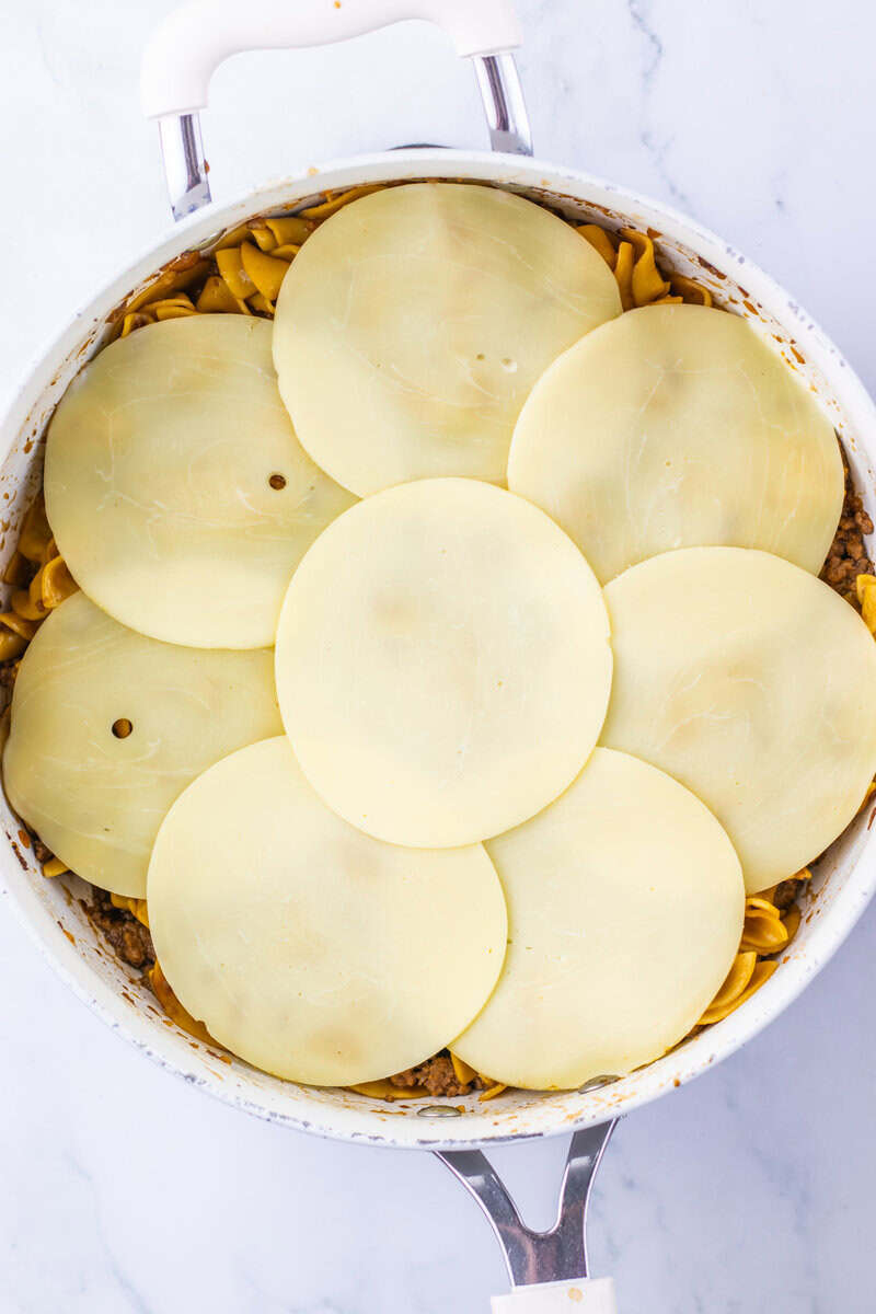 layer of cheese in beef noodle pan