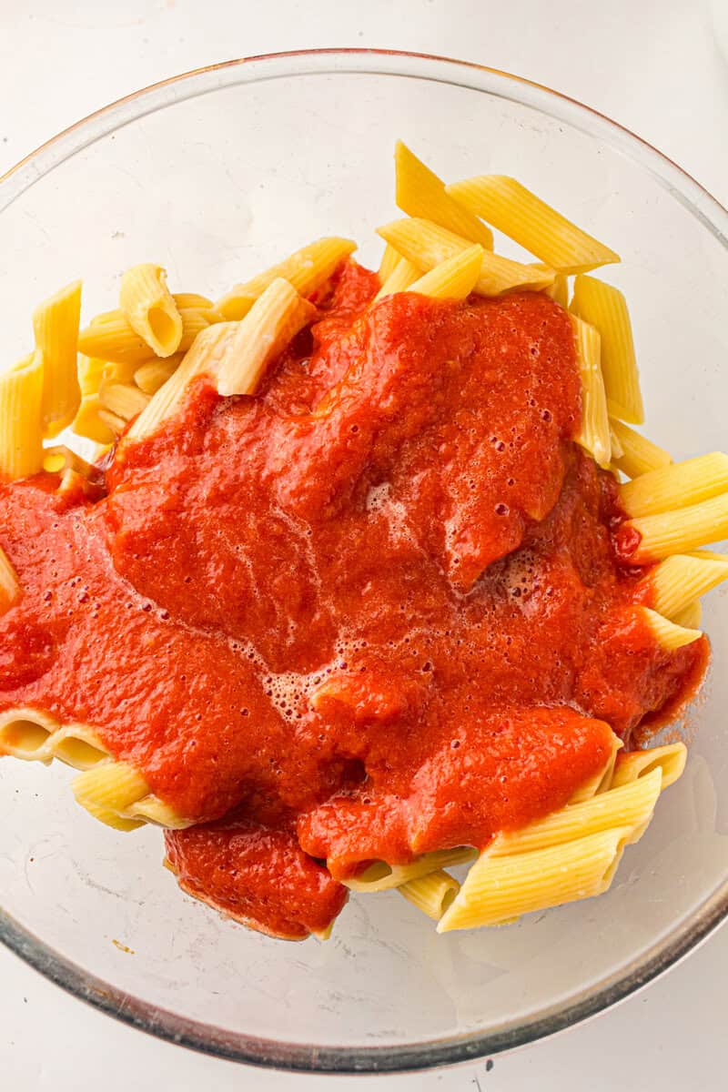 cooked pasta with sauce